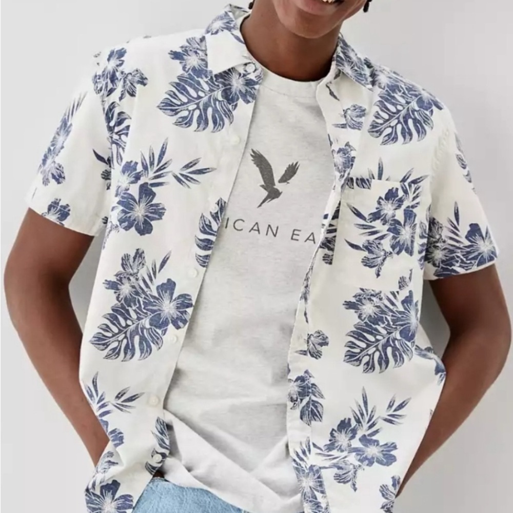 American Eagle Outfitters Men's Button Up Tropical Resort Shirt - Small